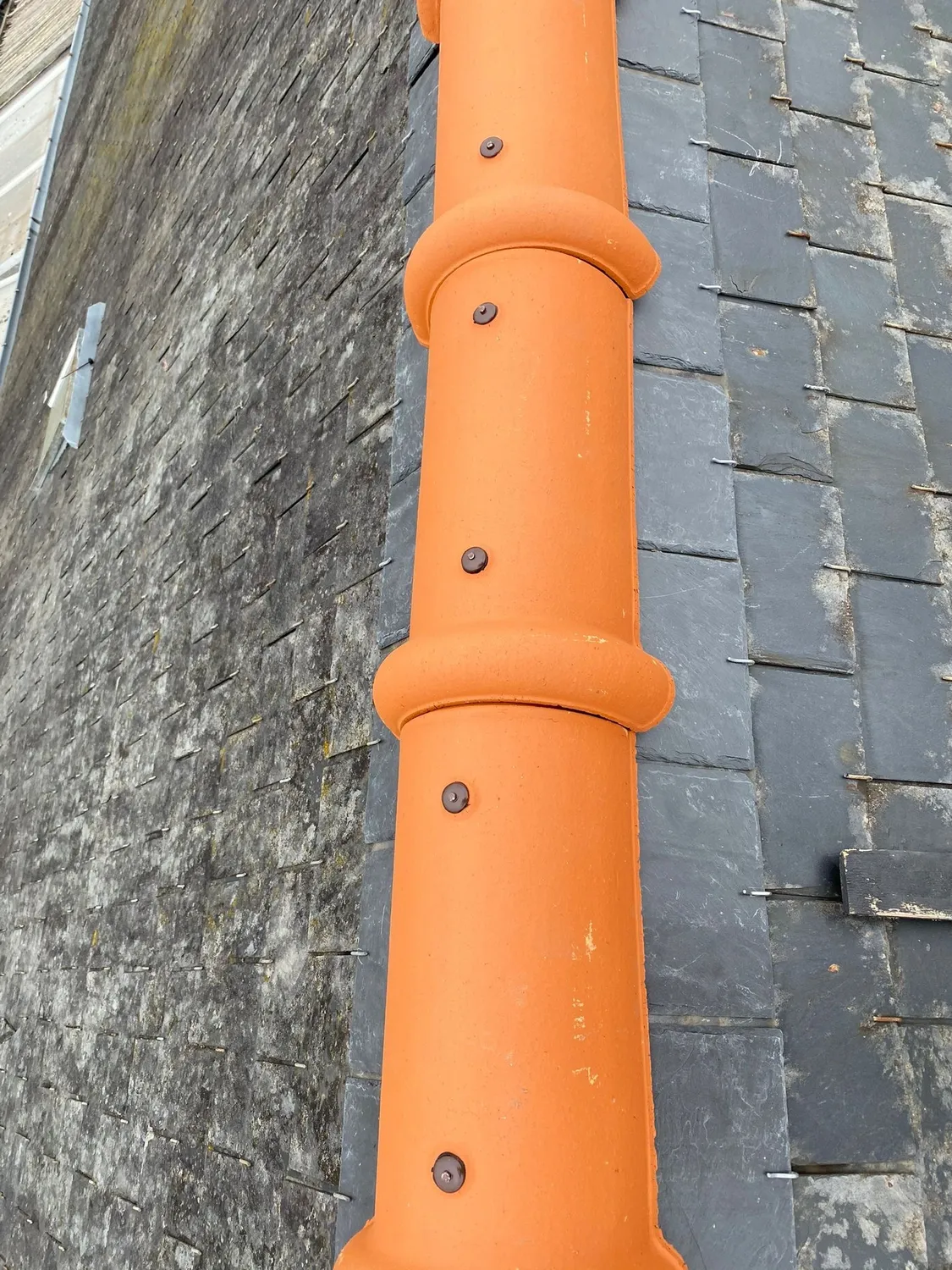 recherche fuite de toit chateaugiron